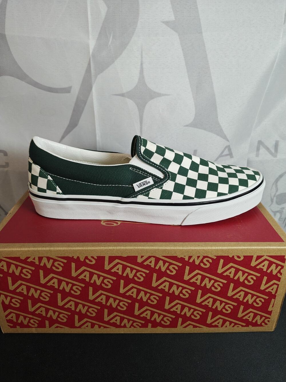 VANS Unisex 9 / 10.5 Classic Slip On Color Theory Checkerboard VN000EACEME NIB